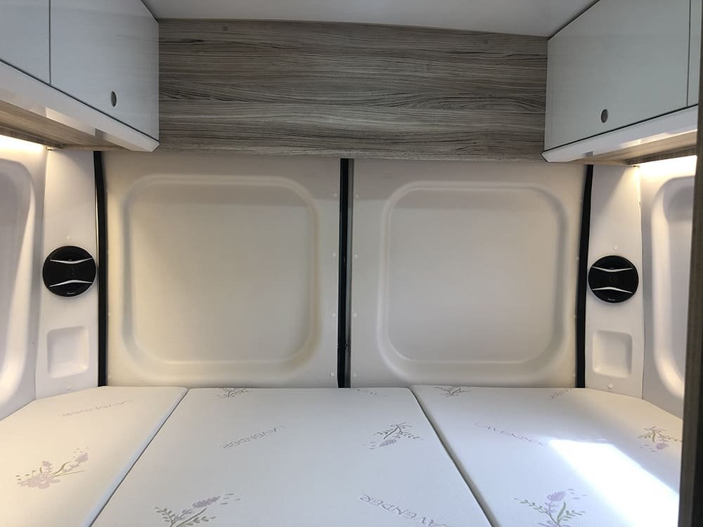 Rivestimento Elasticizzato 4 Vie In Polipropilene Per Camper E Furgoni, Ignifugo, 1x2 Metri, Colore Nero