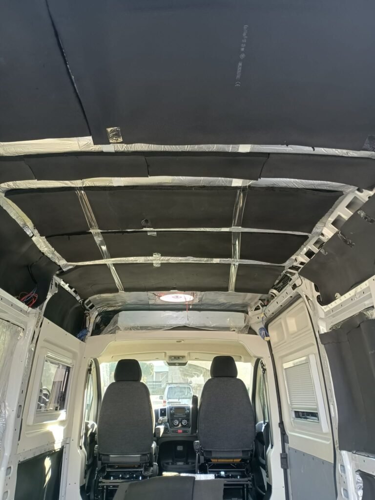 coibentazione di un furgone allestito