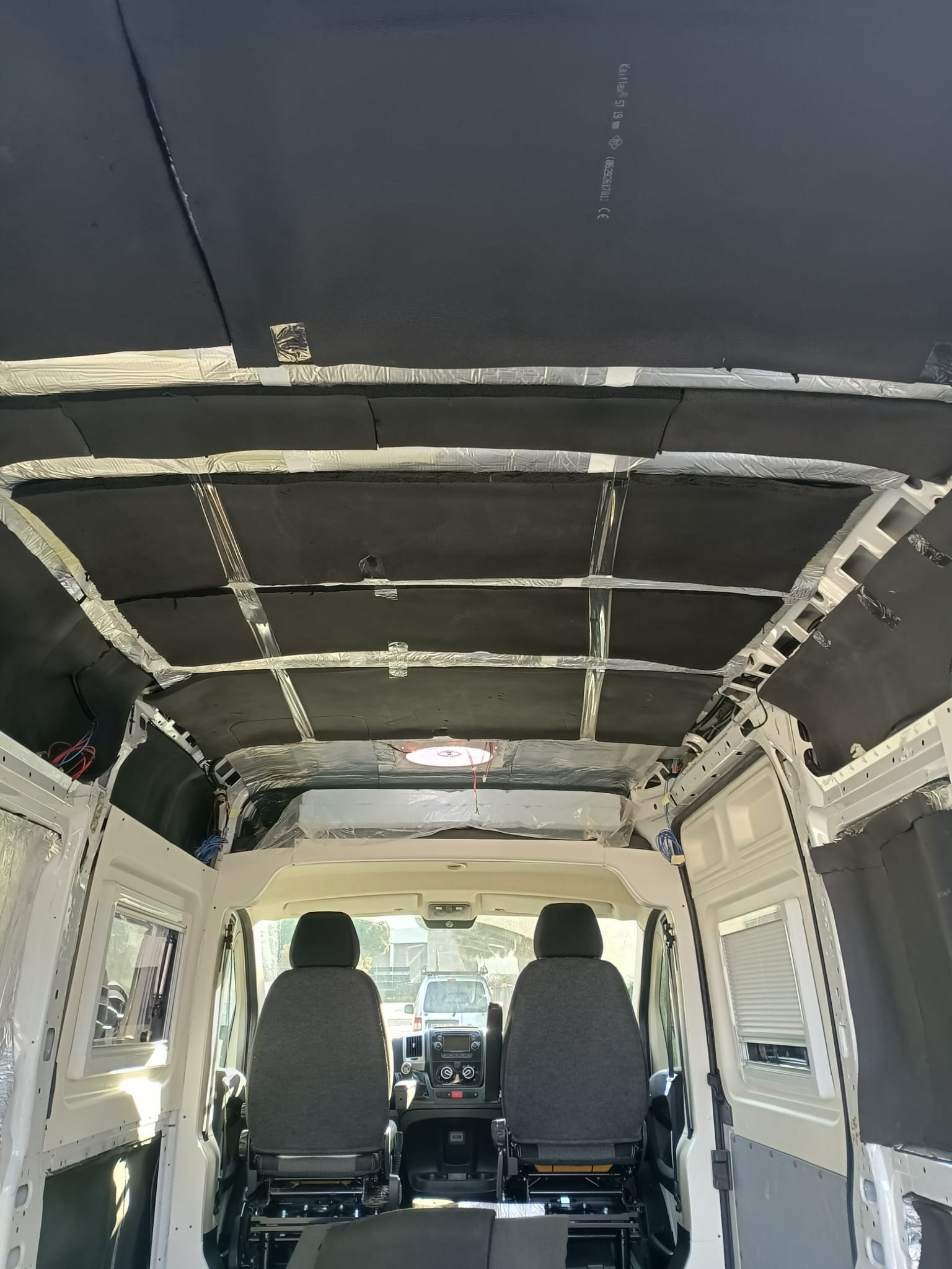 coibentazione di un furgone allestito